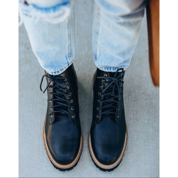 One Left ✨ BRYCEN FAUX LEATHER LACE UP BOOT size 10 - Picture 11 of 17